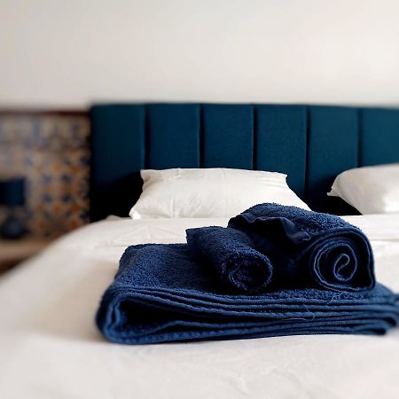 Rooms 10 Mins Walk From Train Station! Agualva-Cacem Екстер'єр фото