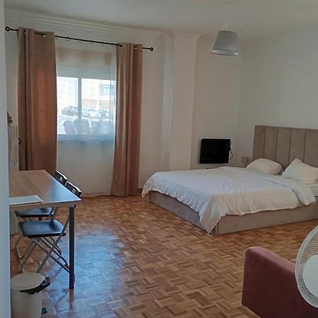 Rooms 10 Mins Walk From Train Station! Agualva-Cacem Екстер'єр фото