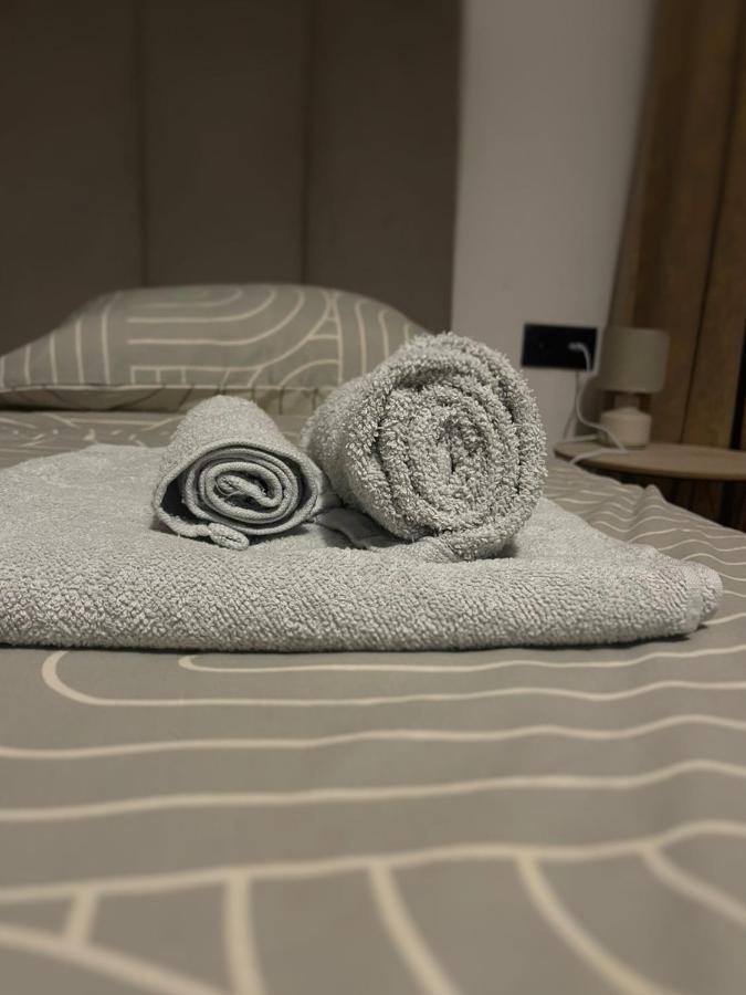 Rooms 10 Mins Walk From Train Station! Agualva-Cacem Екстер'єр фото
