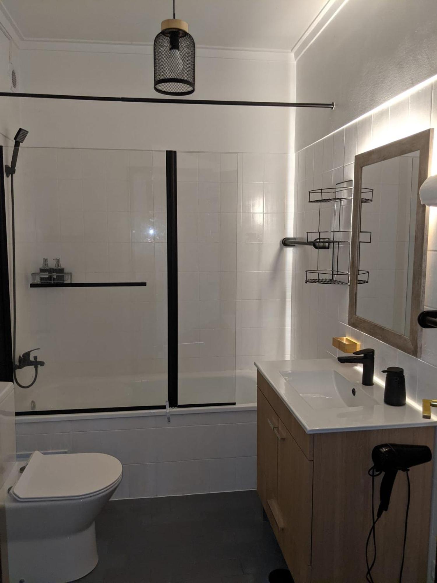 Rooms 10 Mins Walk From Train Station! Agualva-Cacem Екстер'єр фото