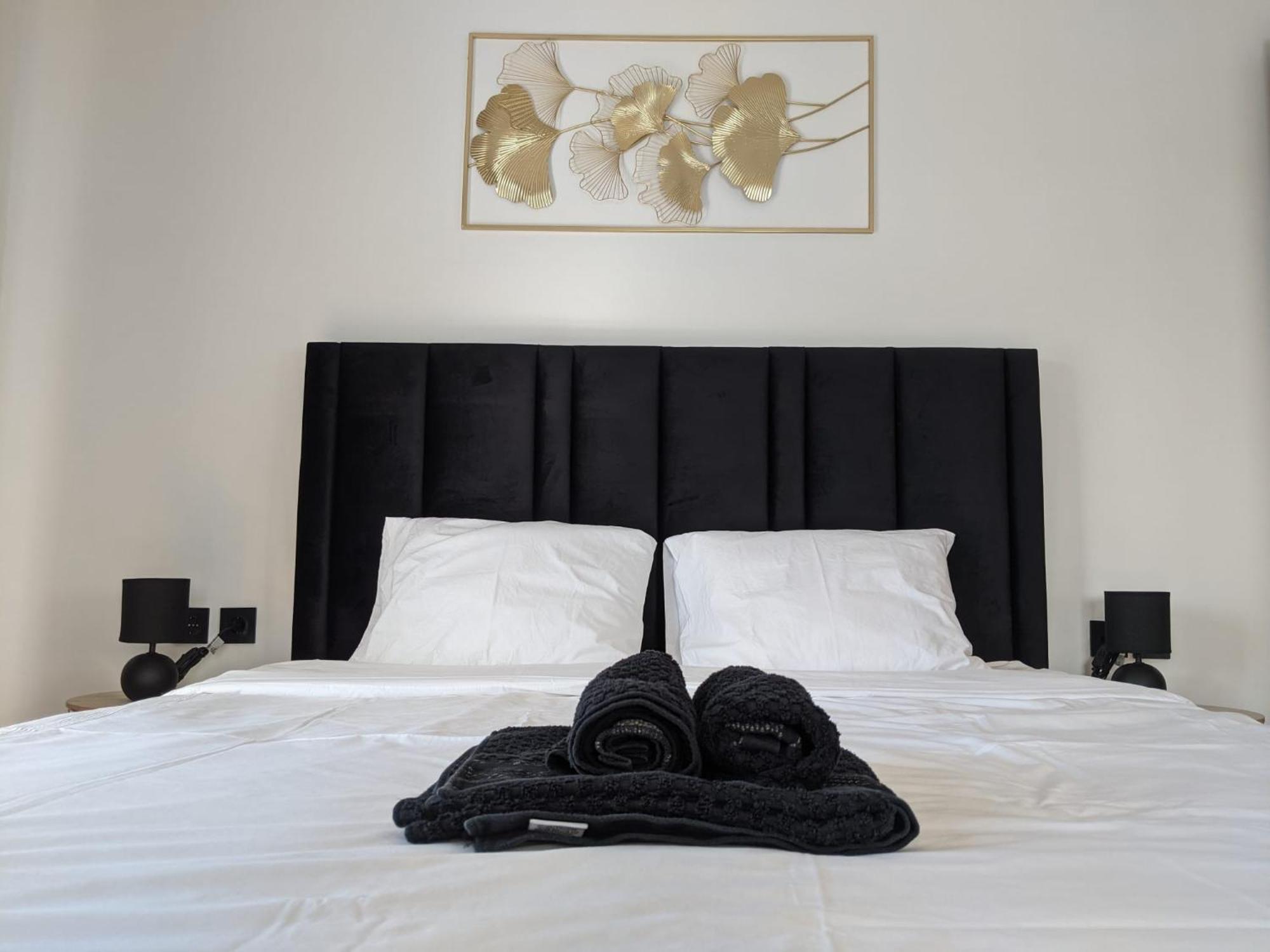 Rooms 10 Mins Walk From Train Station! Agualva-Cacem Екстер'єр фото