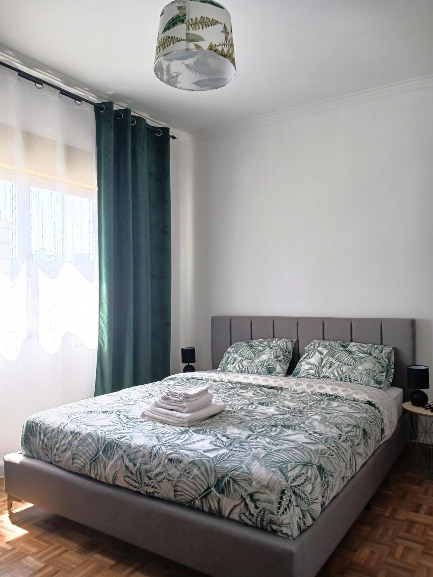 Rooms 10 Mins Walk From Train Station! Agualva-Cacem Екстер'єр фото