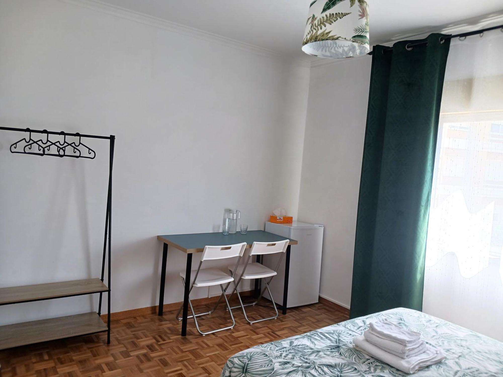 Rooms 10 Mins Walk From Train Station! Agualva-Cacem Екстер'єр фото