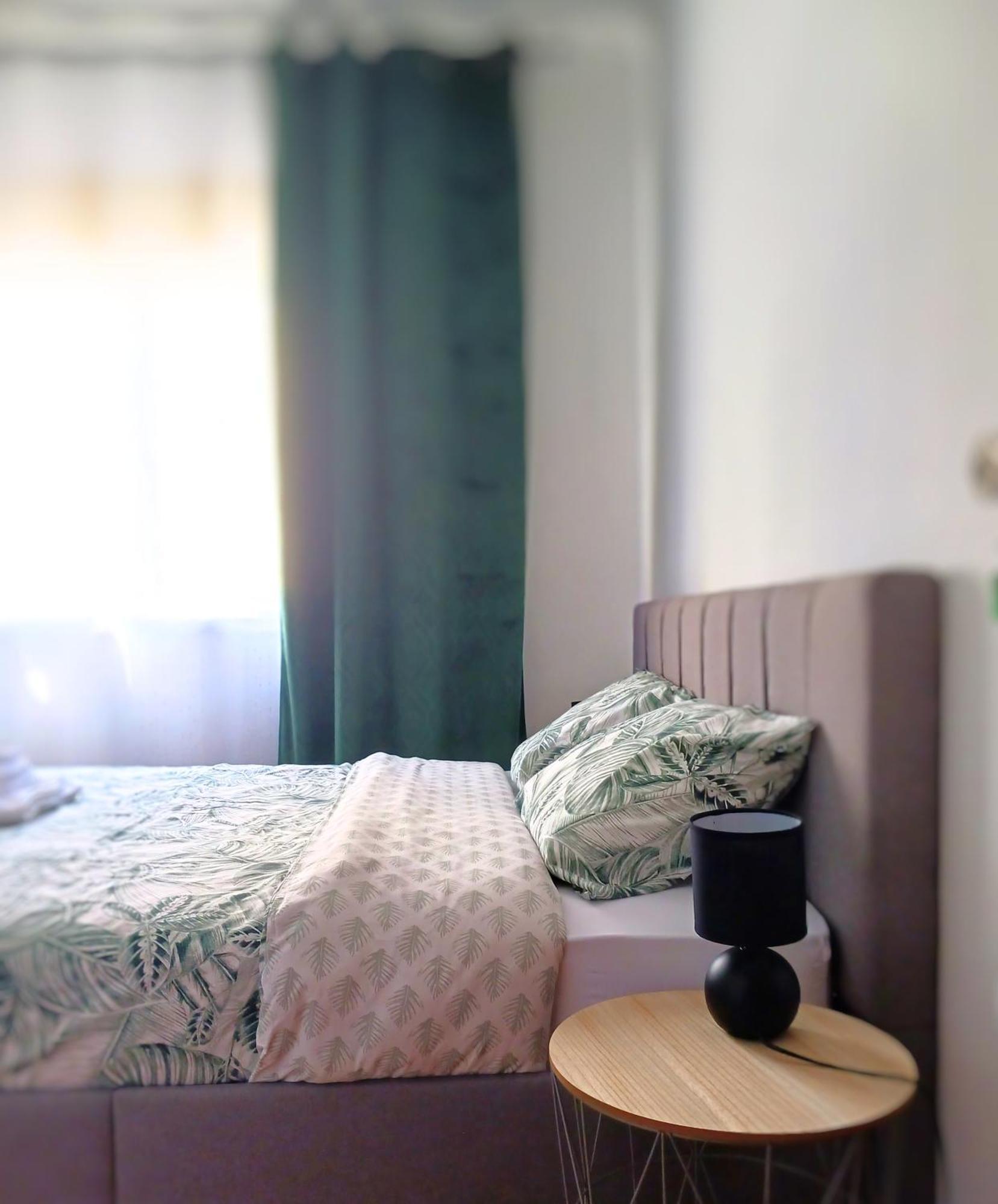 Rooms 10 Mins Walk From Train Station! Agualva-Cacem Екстер'єр фото
