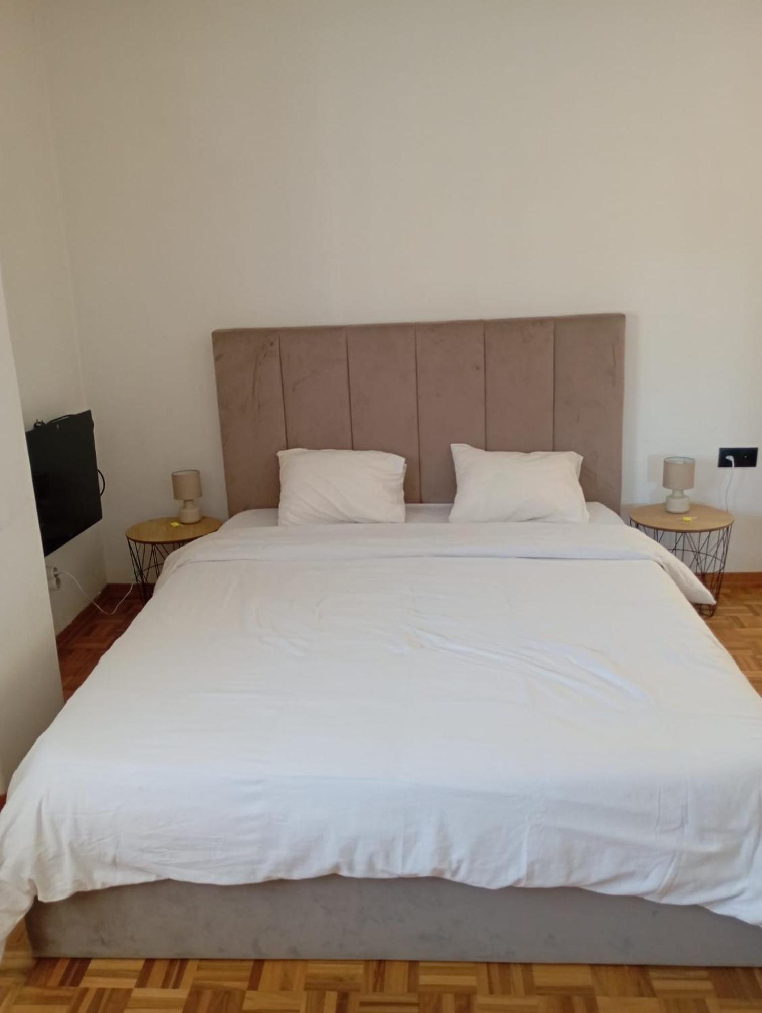 Rooms 10 Mins Walk From Train Station! Agualva-Cacem Екстер'єр фото