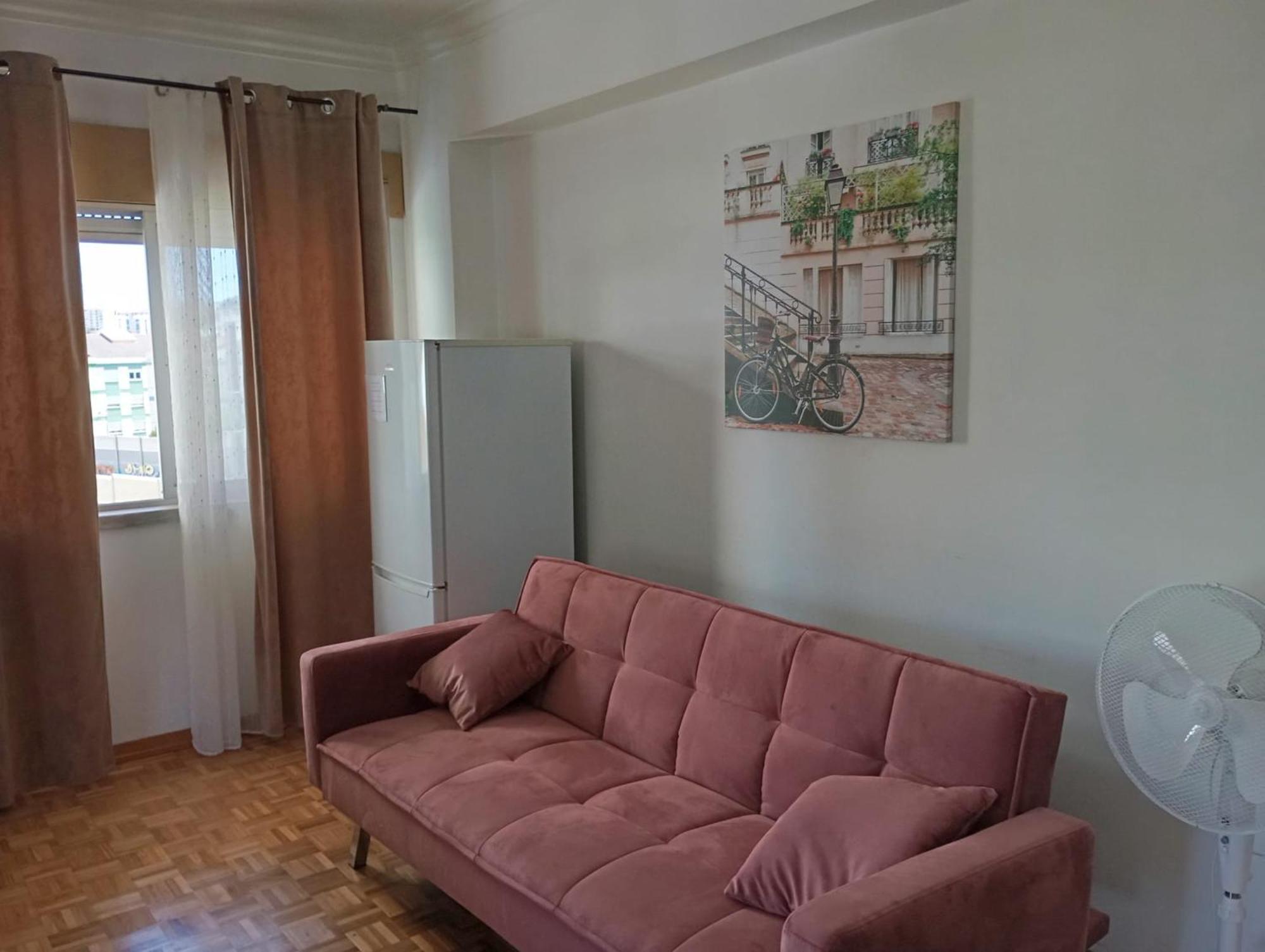 Rooms 10 Mins Walk From Train Station! Agualva-Cacem Екстер'єр фото