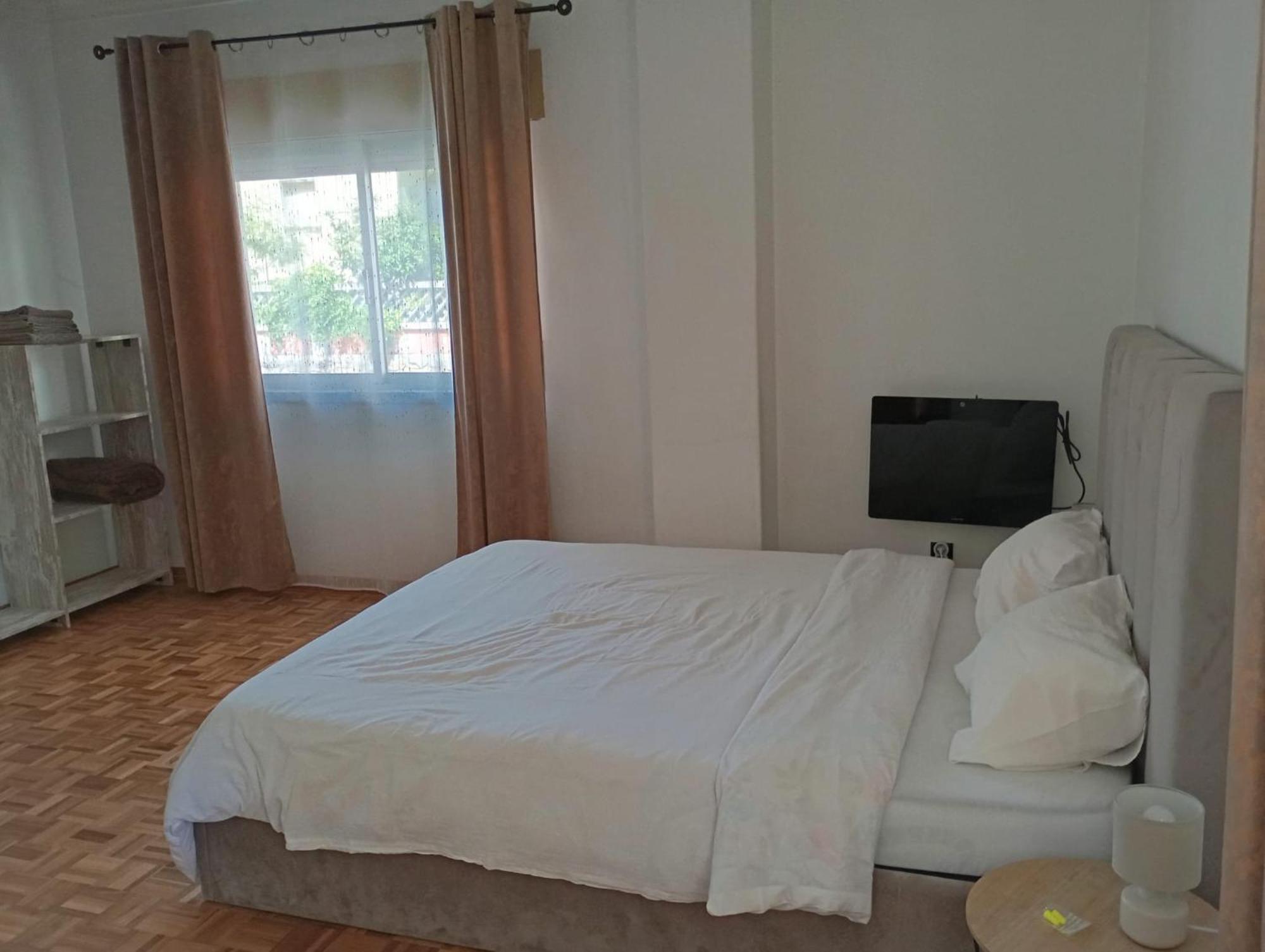 Rooms 10 Mins Walk From Train Station! Agualva-Cacem Екстер'єр фото